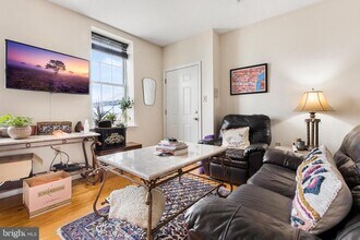 Building Photo - 321 N Front St