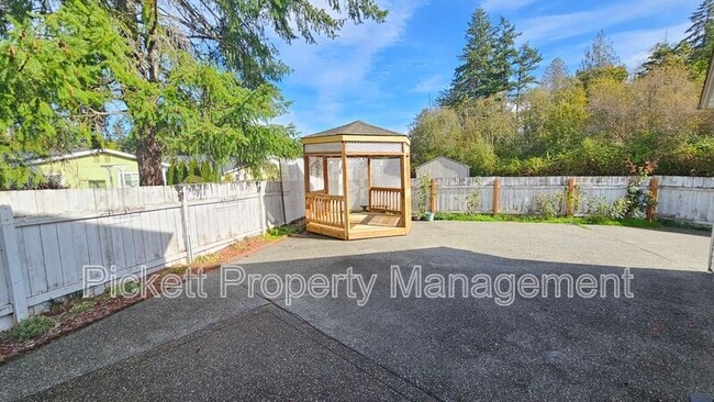 Building Photo - 6453 Grand Pine Loop NE