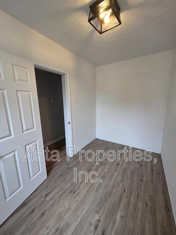 Building Photo - 313 Thomas St