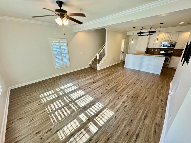 Building Photo - Fabulous South End Condo for Immediate Lease! Water included!
