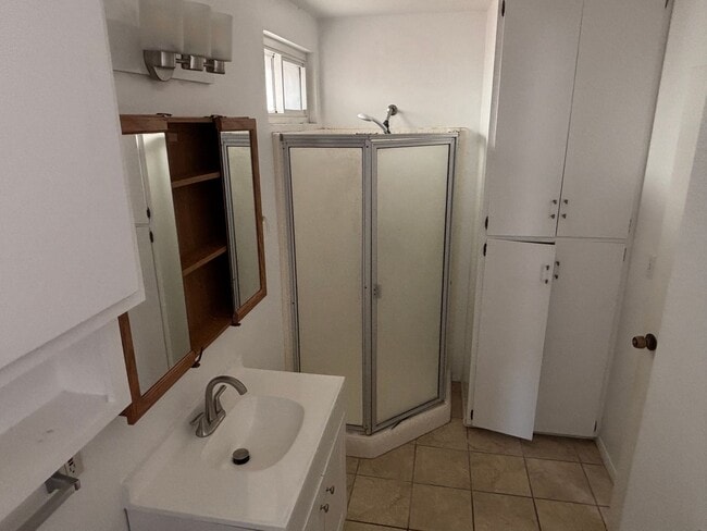 Building Photo - Studio in Chula Vista with spacious backyard.