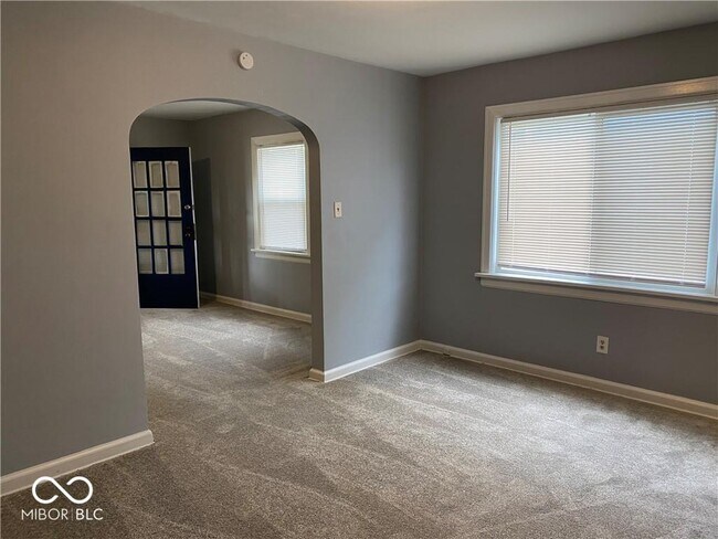 Building Photo - 607 N Sherman Dr
