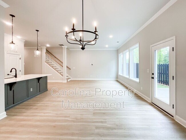 Building Photo - 8229 Houser St