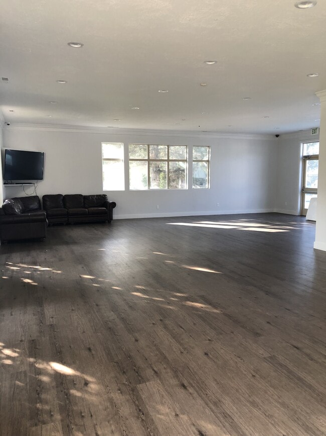 Building Photo - 3314 S Ridge Rd
