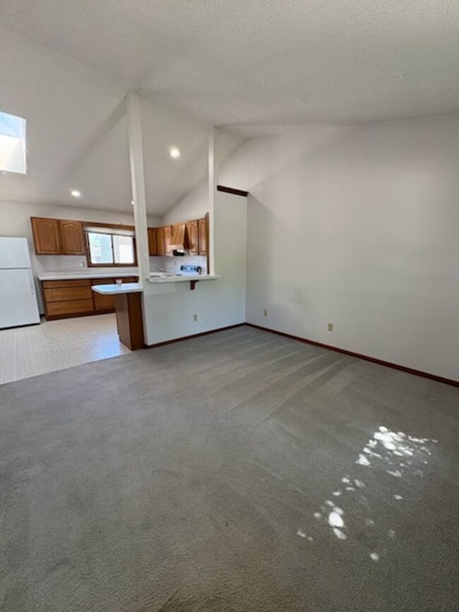 Building Photo - 3 BEDROOM | 2 BATH | DUPLEX | WEST