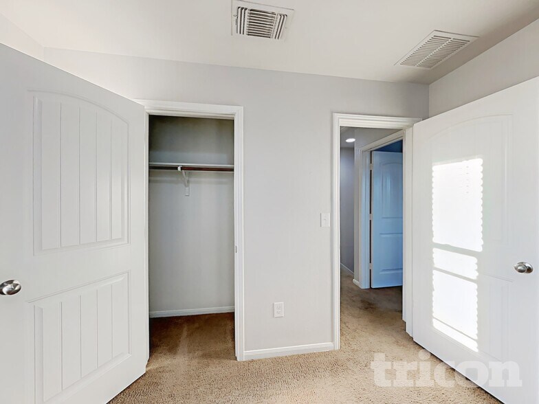 Building Photo - 15012 Custis Ln
