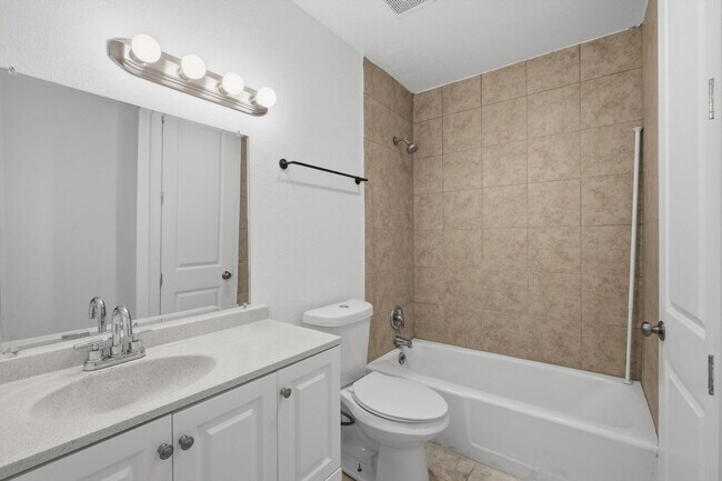 Building Photo - Rare rental: Chateau Dijon 1/1 in Alamo Heights