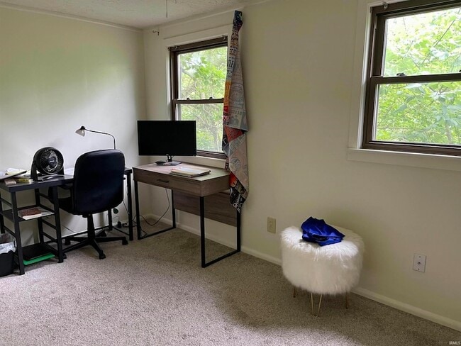 Building Photo - 417 S Swain Ave