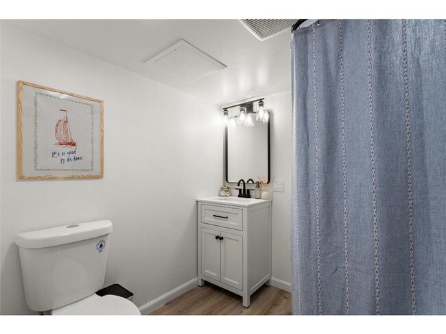 Building Photo - 1424 Vista Ln SW