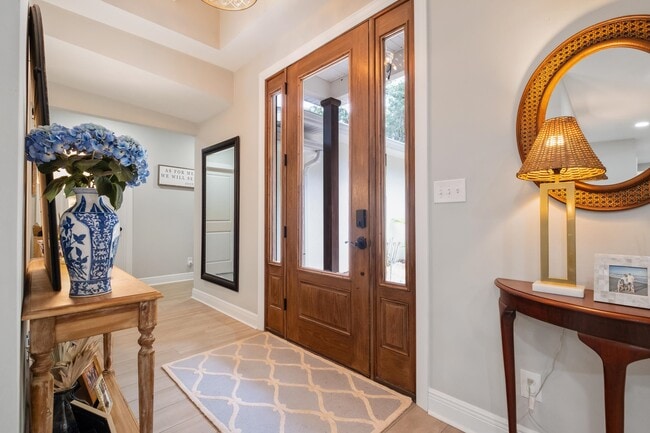 Building Photo - 605 Waverly Rd