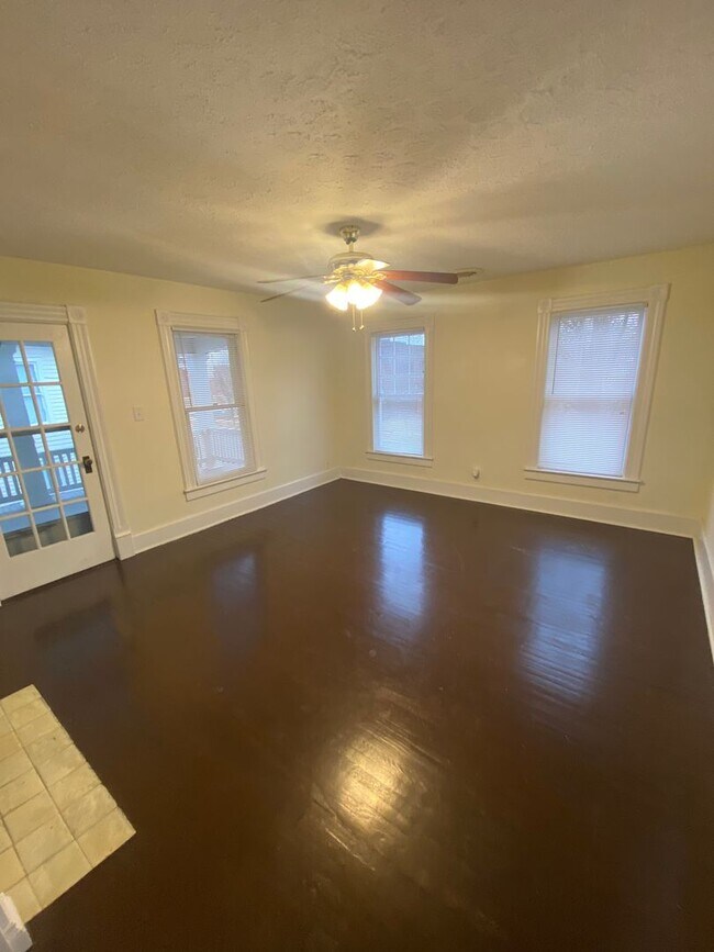 Building Photo - 614 S 8th St