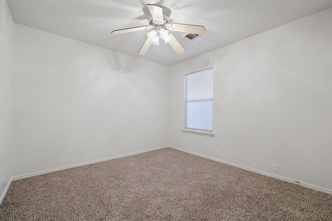 Building Photo - ***APPLICATION CURRENTLY UNDER REVIEW***Well-Maintained One-Story in Woodthorn Subdivision