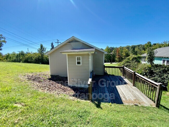 Building Photo - 5870 Grubb Rd