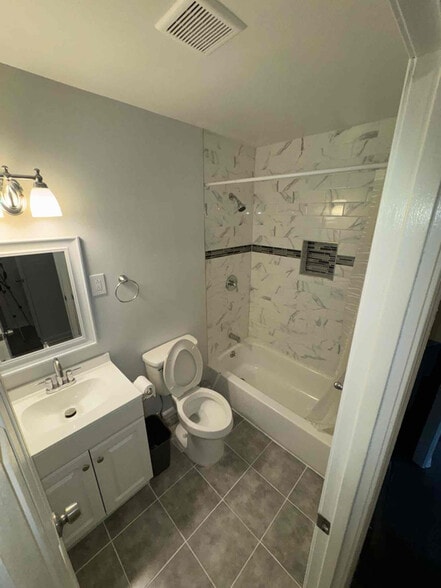 Building Photo - 12702 Country Ln