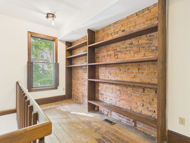 Building Photo - 204 Hamilton St
