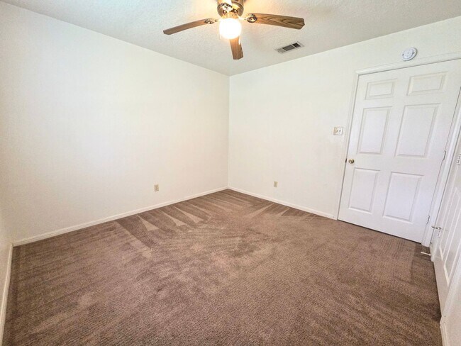 Building Photo - Charming 3-Bed, 2-Bath Country Home in Kem...