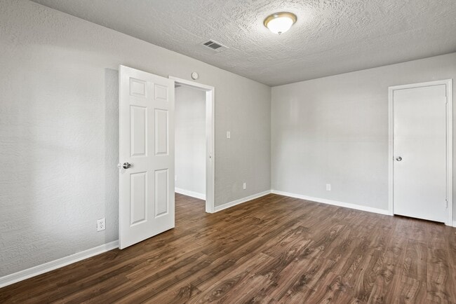 Building Photo - 911 Patsy Dr