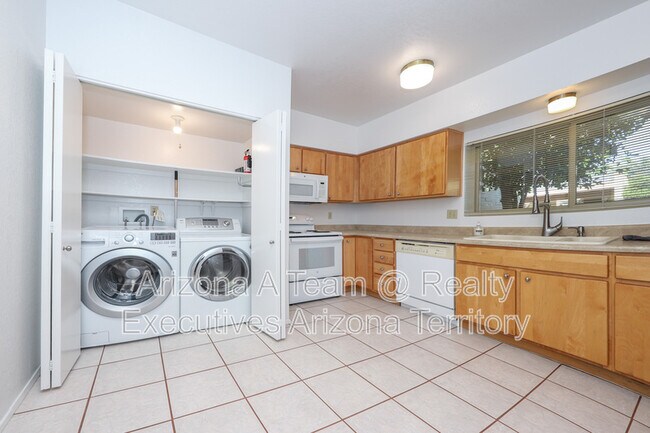 Building Photo - 8178 E Rivenoak Cir