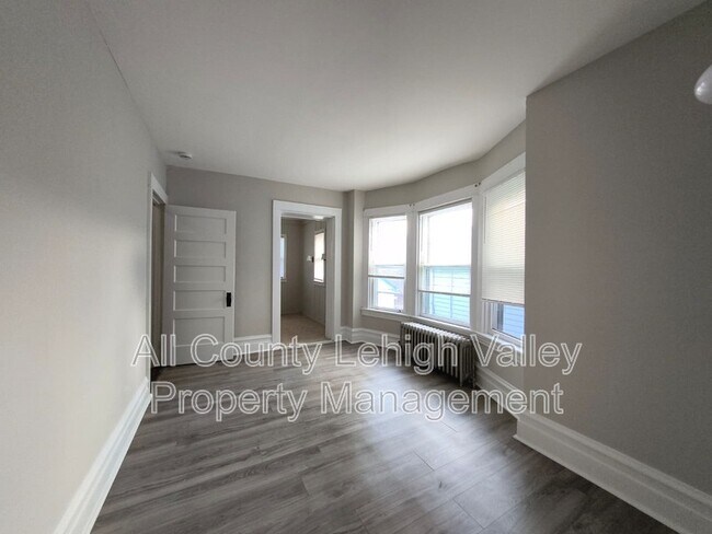 Building Photo - 226 E Ettwein St