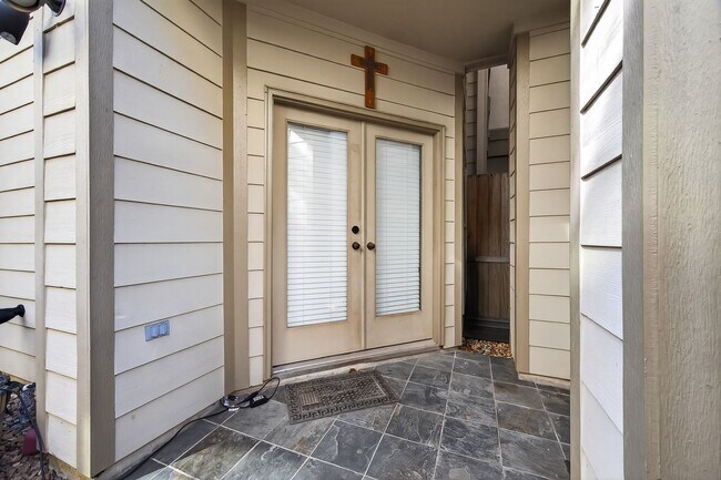 Building Photo - 410 Fowler St