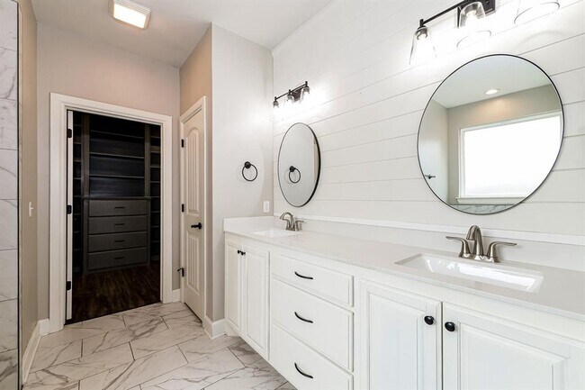 Building Photo - 4213 St Augustine St