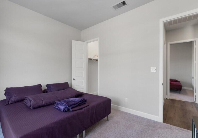 Building Photo - 547 Jefferson Dr