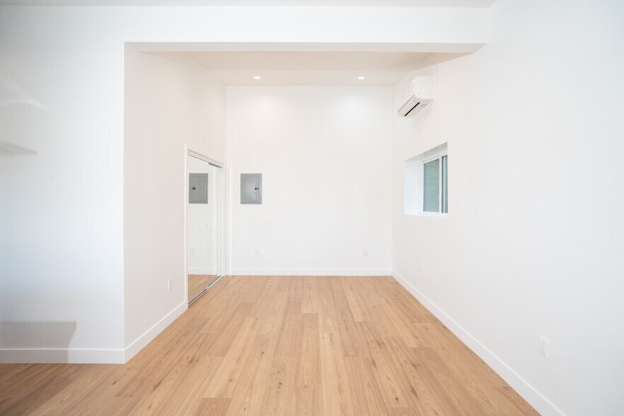 Building Photo - 4124 W Ave 42