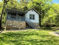 Building Photo - Single Family Home in Downtown Hollister