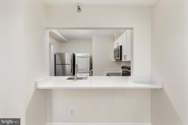 Building Photo - 900 N Stafford St