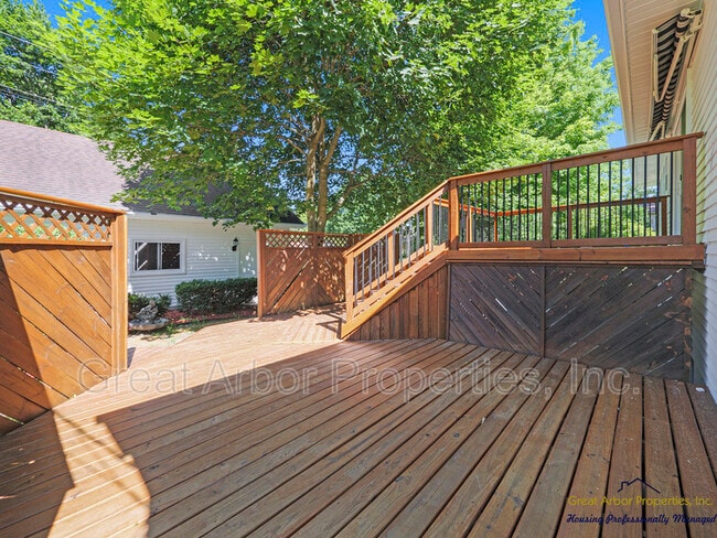 Building Photo - 3624 Maple Dr