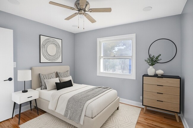 Building Photo - 7031 Glenwood Ln