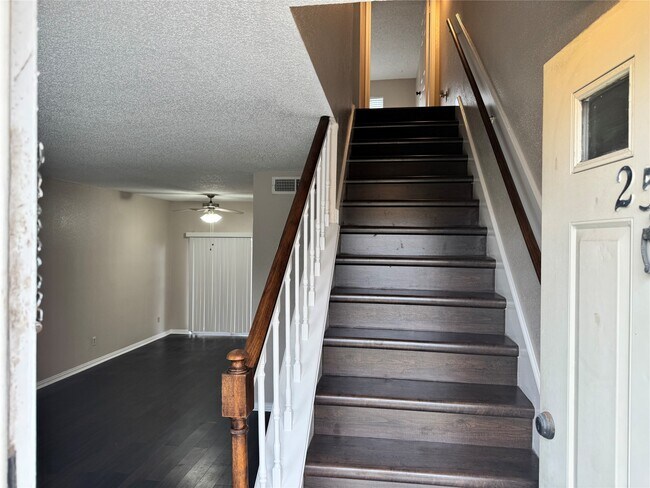 Building Photo - 3600 Jeanetta St