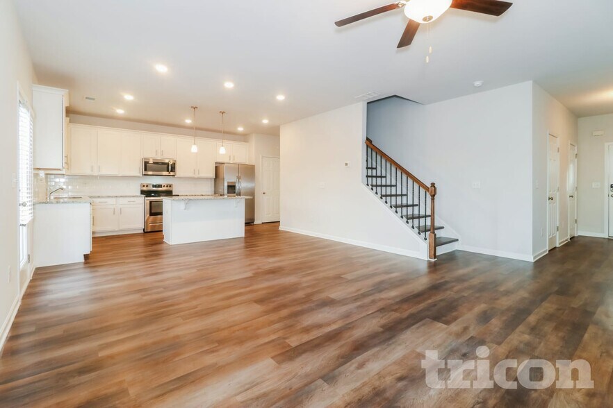 Building Photo - 2977 McKenzie Dr