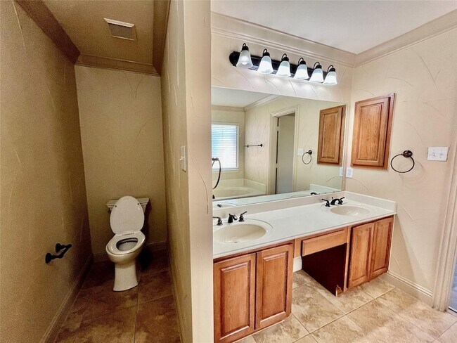 Building Photo - 1005 Tallahassee Dr