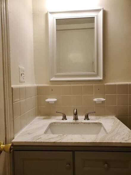 Building Photo - 5008 Columbia Pike