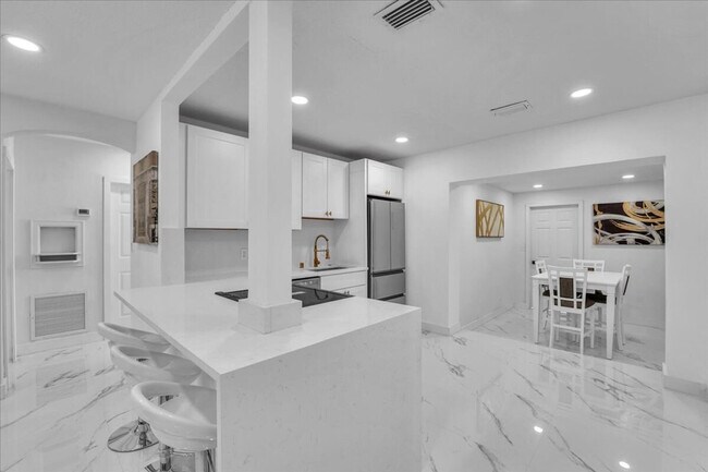 Building Photo - 1208 N 25th Ave