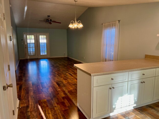 Building Photo - 111 Bennington Ln