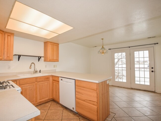 Building Photo - 105 Penhurst Pl