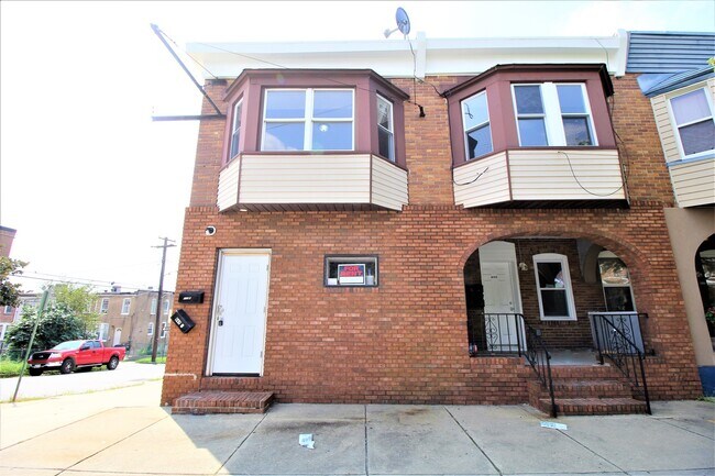 Building Photo - 640 Ponca St