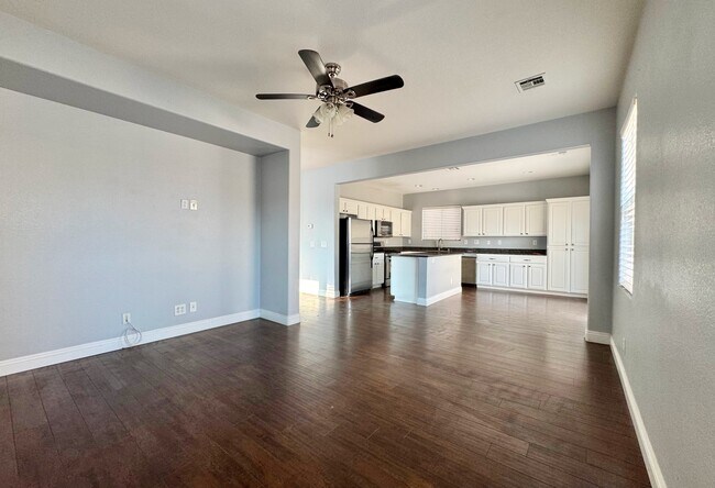 Building Photo - 5033 W Moberly Ave