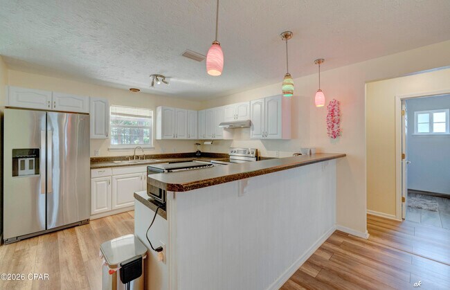 Building Photo - 420 Water Oak Cir