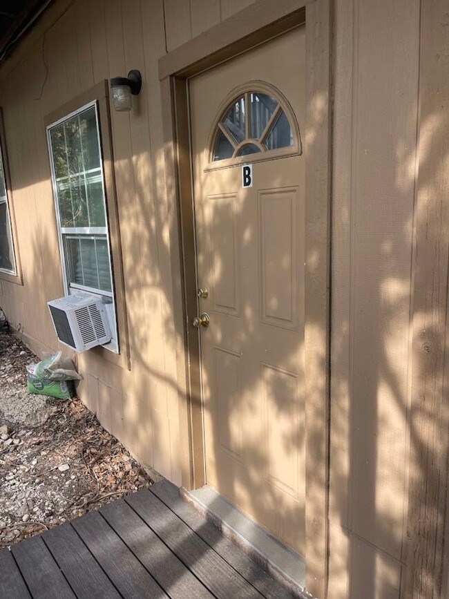 Building Photo - NEW ON MARKET (PRICE DROP!)