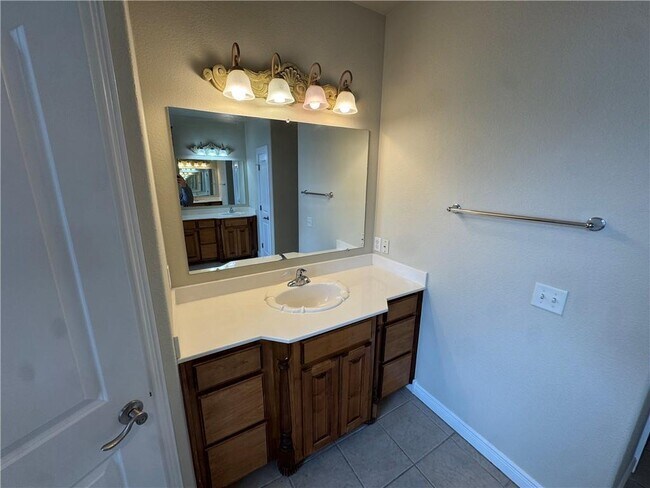 Building Photo - 407 Lyndal Ln