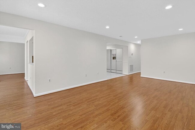 Building Photo - 15 Friendswood Ct