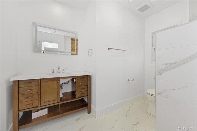 Building Photo - 559 Linda Ln