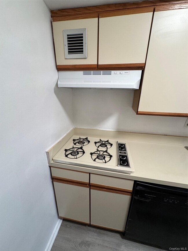 Building Photo - 700 Scarsdale Ave