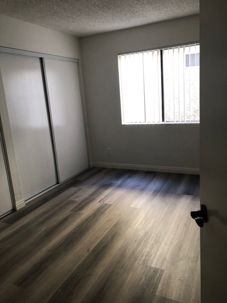 Building Photo - 4619 Rosewood Ave