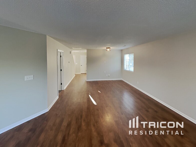 Building Photo - 5705 Waterpoint Dr