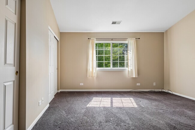 Building Photo - 96 Polaris Dr
