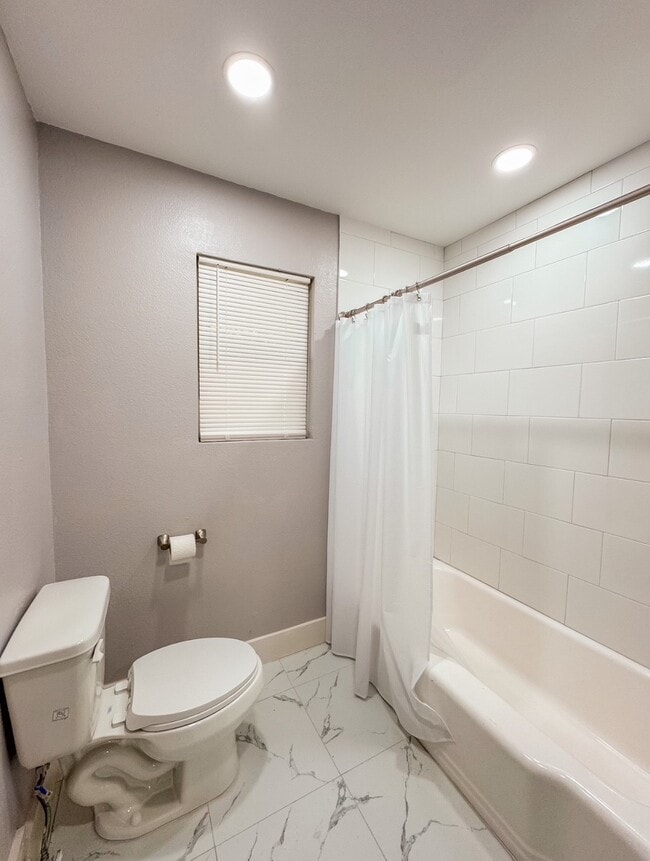 Building Photo - 17903 Wild Oak Dr